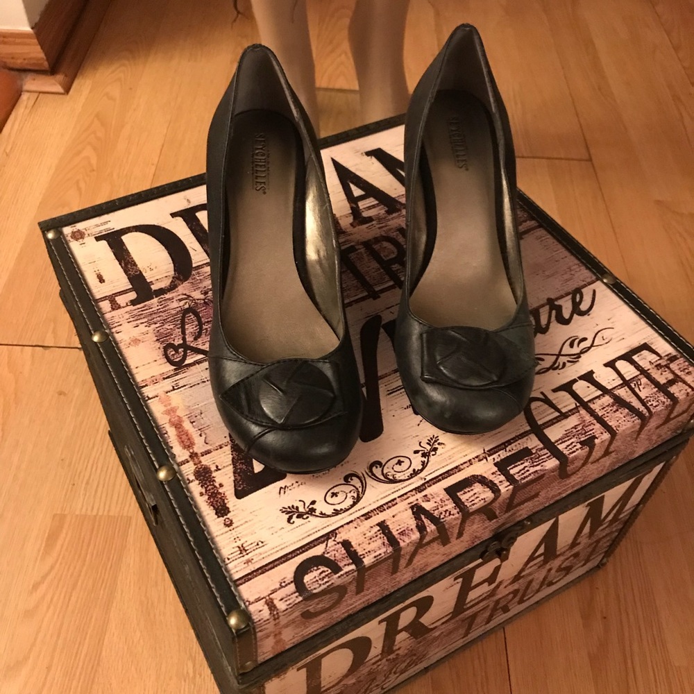 Shoe - Picture 4 of 4